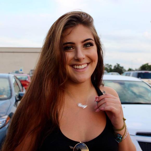 Meet your Posher, Carly - Picture 1 of 1